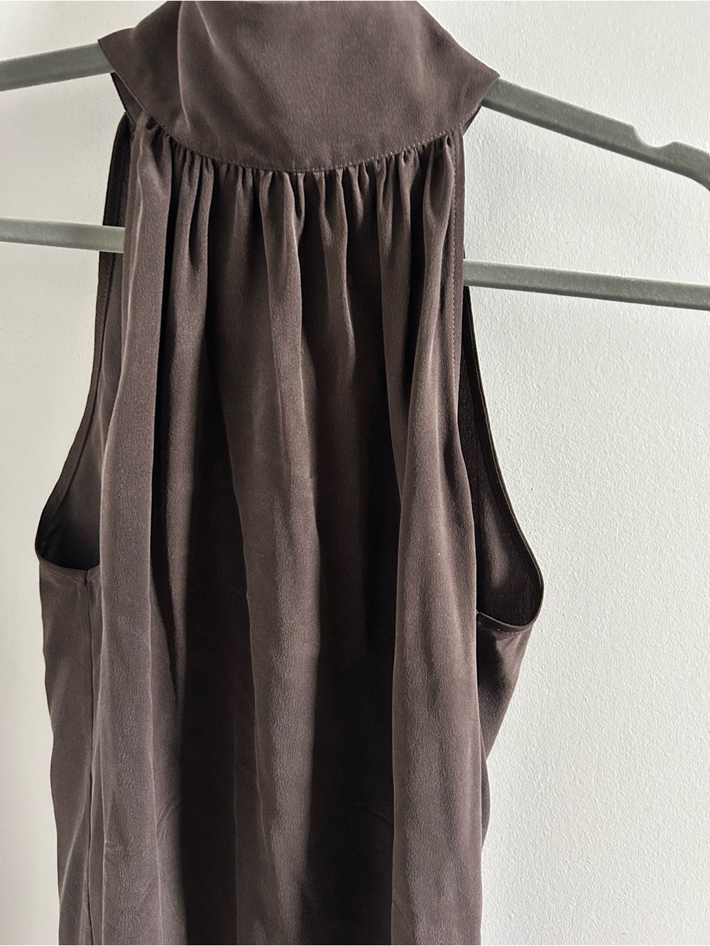 Équipement 100% silk High-Neck Soft alter top with back  tie in Deep Brown